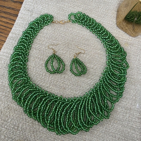 Green Glass Seed Bead Collar Necklace and Earrings Set - Picture 3 of 12